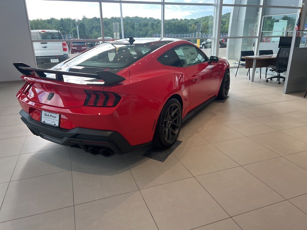 2025 Ford Mustang Dark Horse