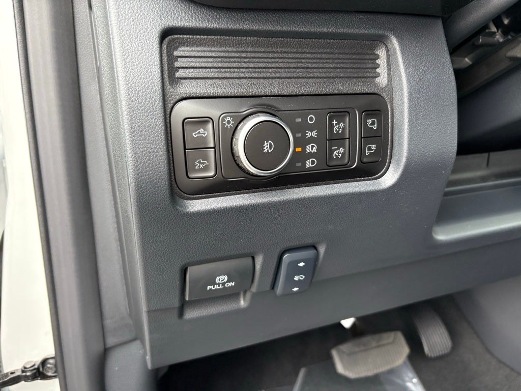 2026 Ford F-350SD Lariat Black Appearance Package