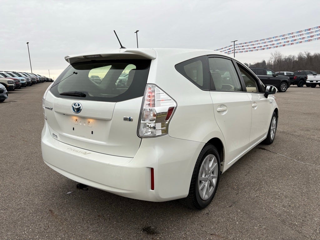 2014 Toyota Prius v Two